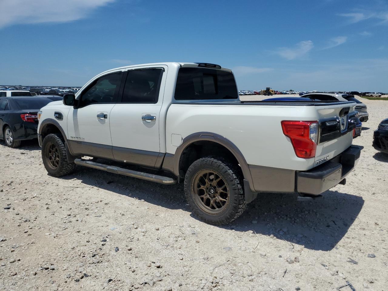 Nissan Titan Sv Image 5