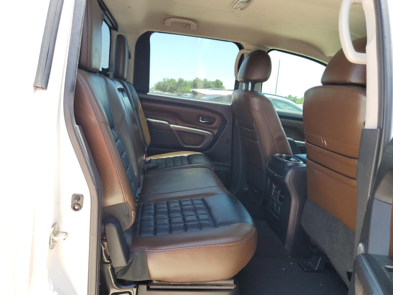 Nissan Titan Sv Image 12