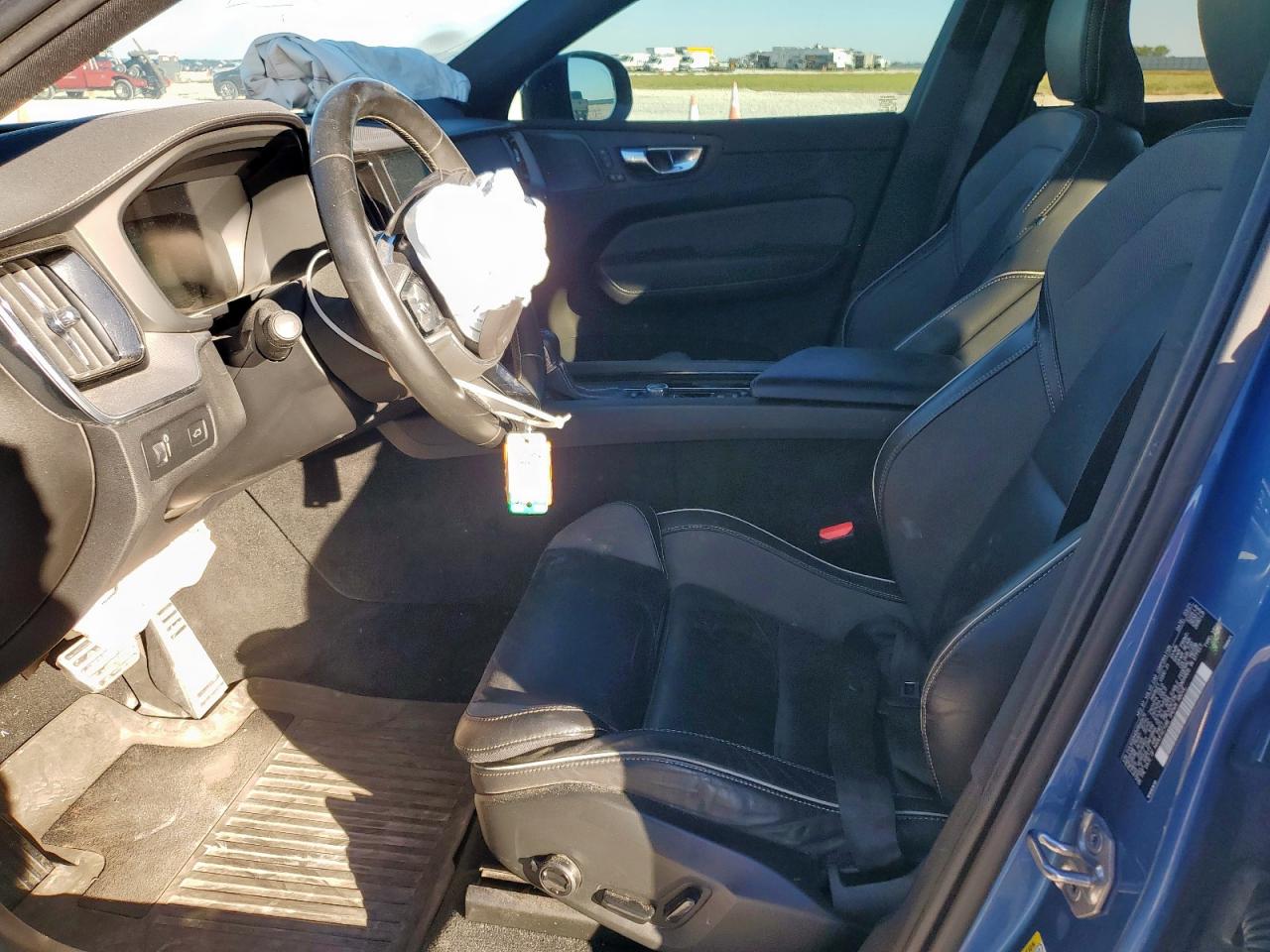 Volvo XC60 T5 R-design Image 2