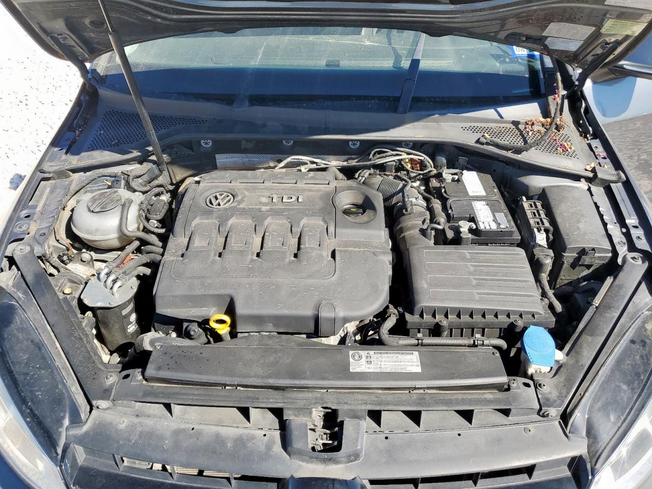 Volkswagen Golf Tdi S Image 10