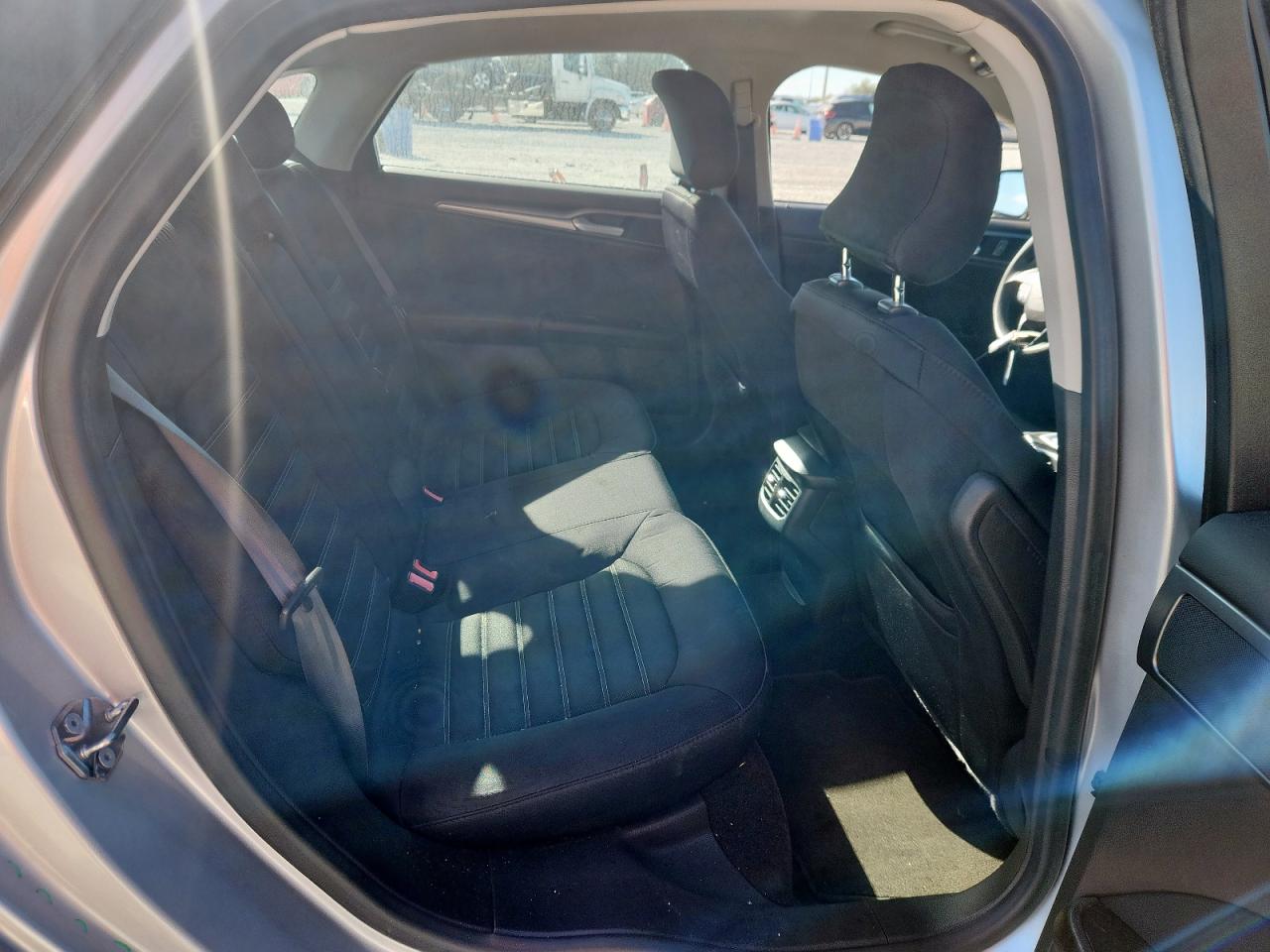 Ford Fusion Se Image 11