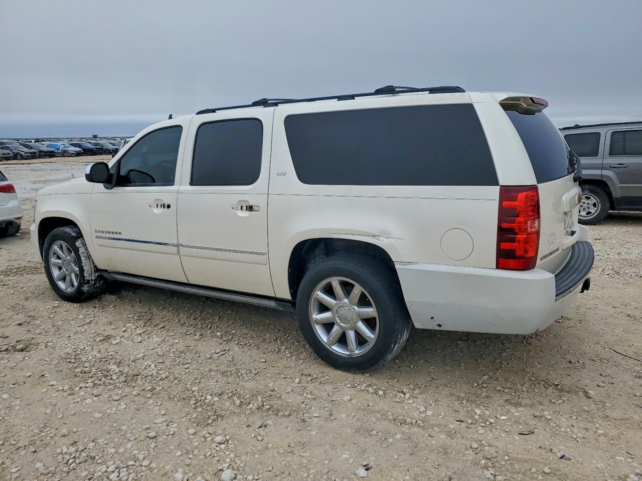 Chevrolet Suburban C1500 Ltz Image 6