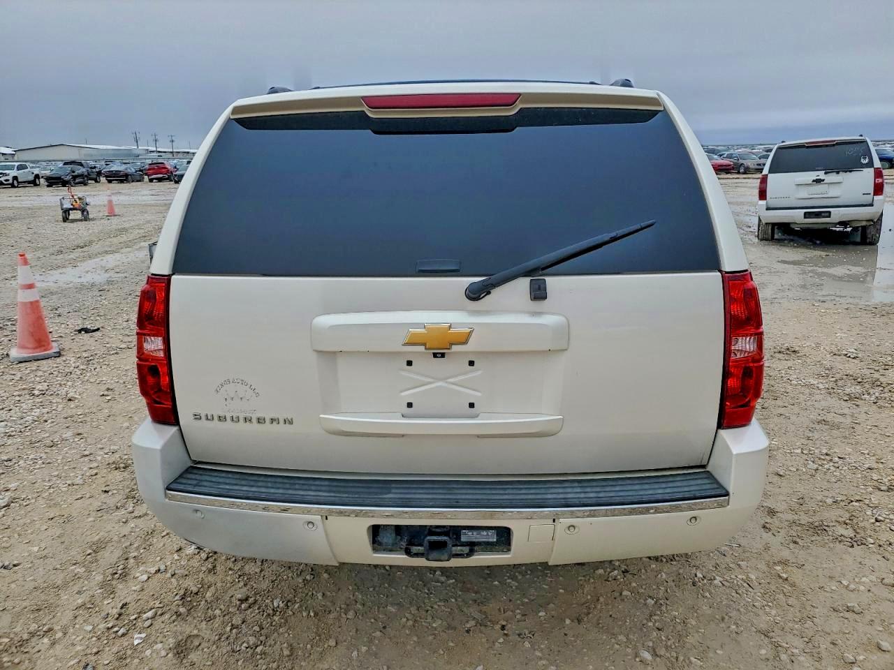 Chevrolet Suburban C1500 Ltz Image 10