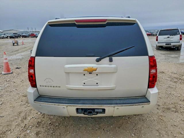 Chevrolet Suburban C1500 Ltz Image 10