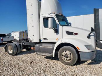  Salvage Peterbilt 579