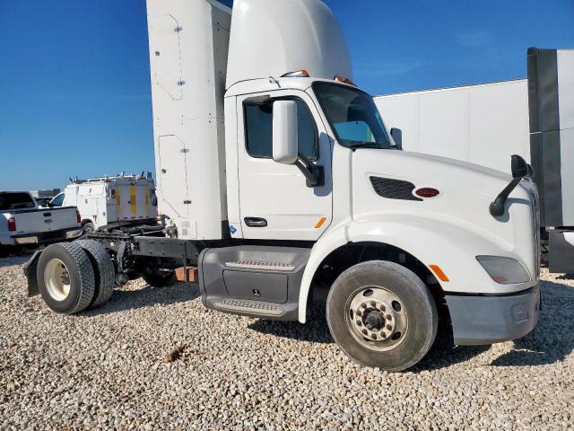  Salvage Peterbilt 579
