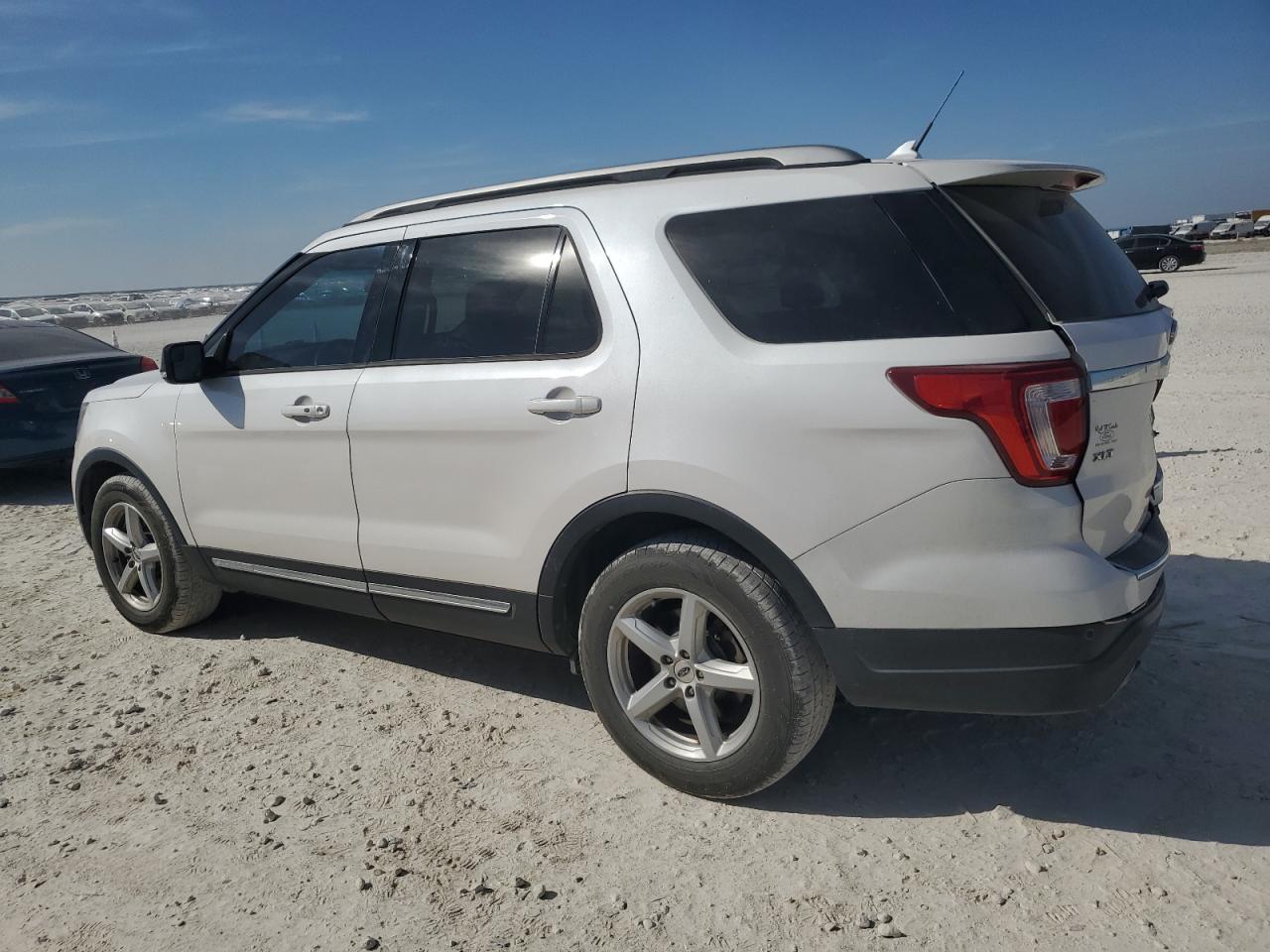 Ford Explorer Xlt Image 11