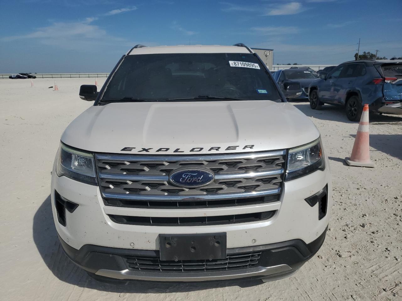 Ford Explorer Xlt Image 10