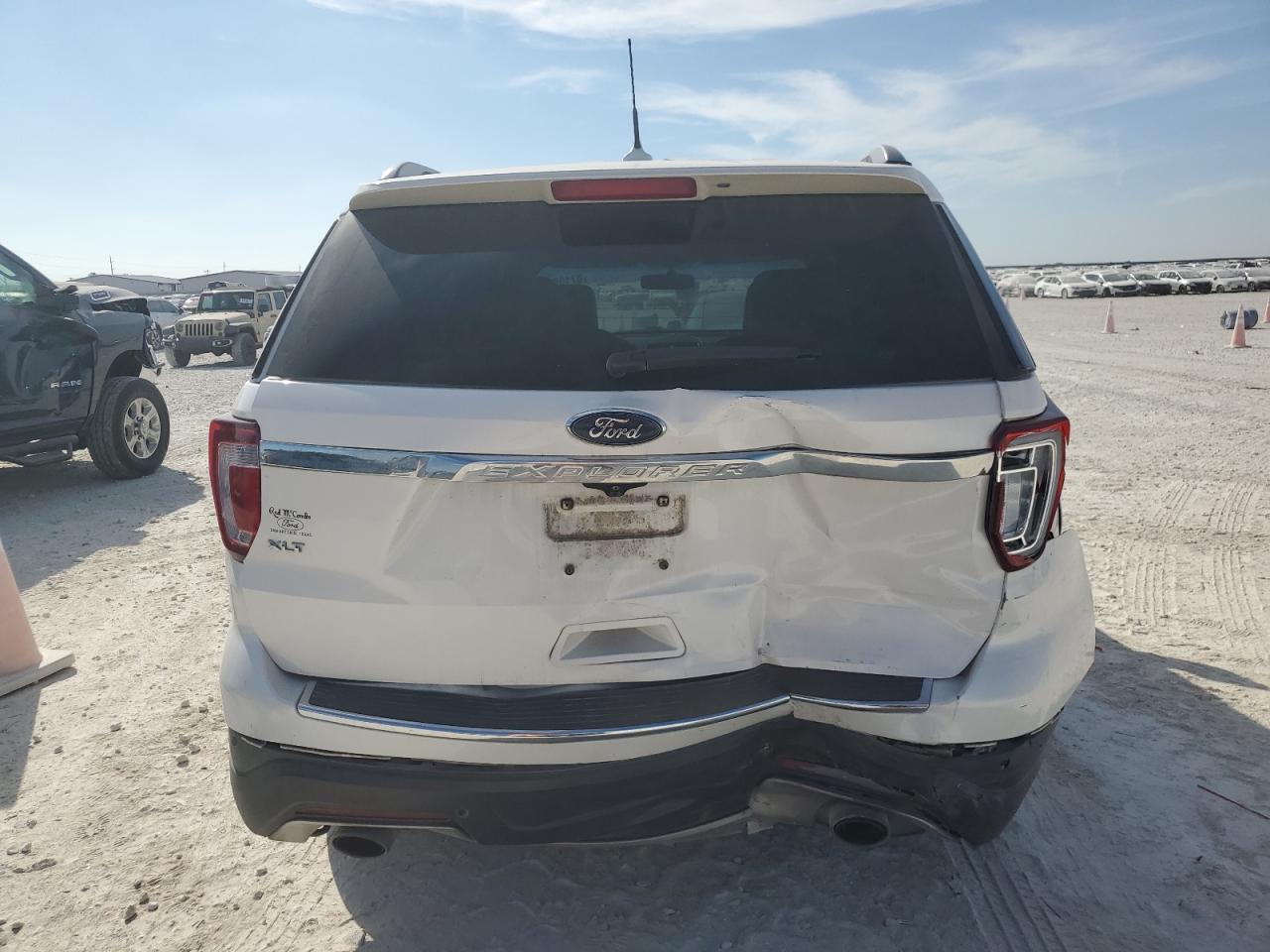 Ford Explorer Xlt Image 5