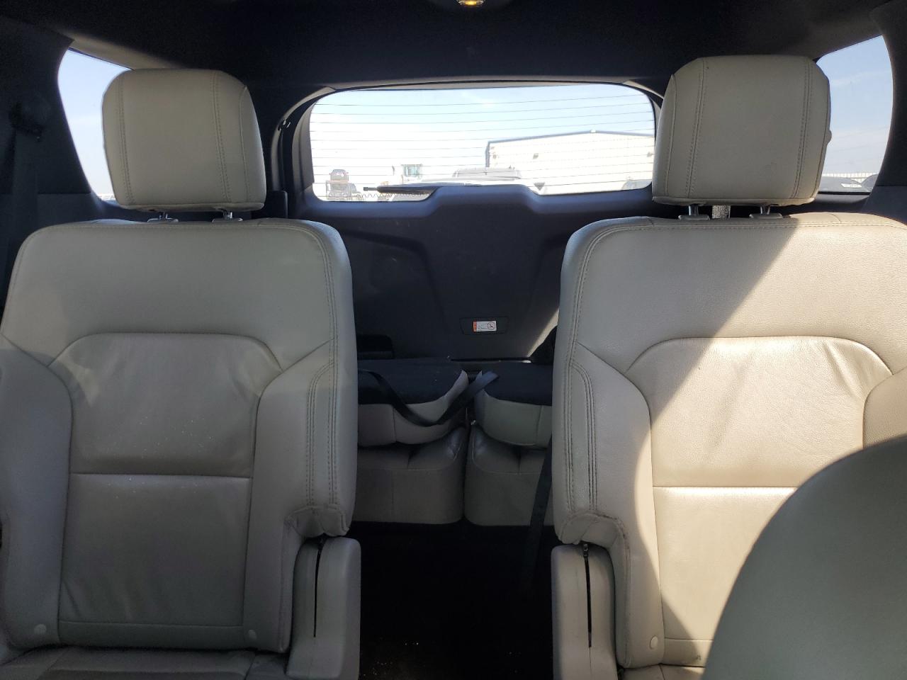 Ford Explorer Xlt Image 4