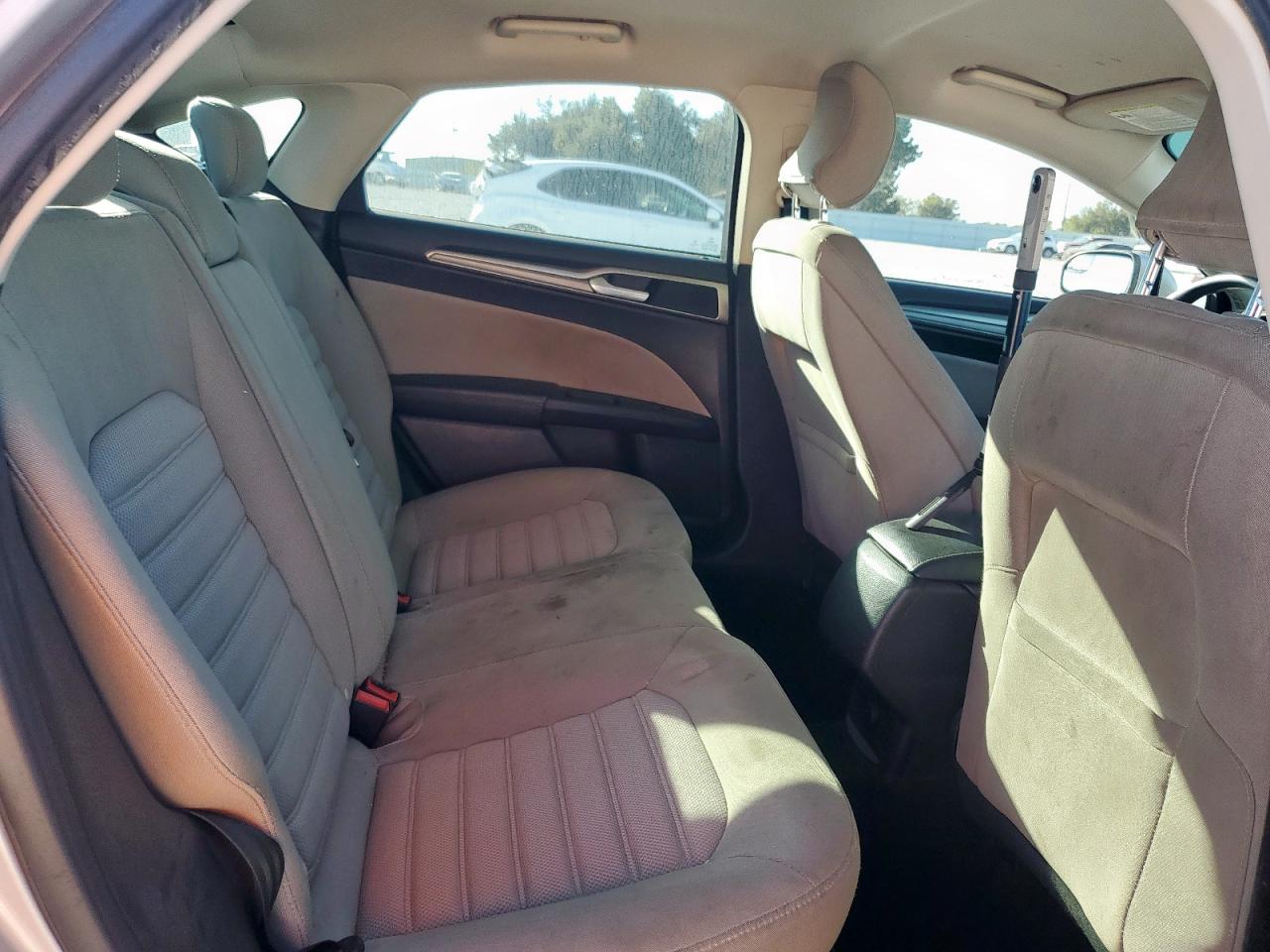 Ford Fusion S Image 12