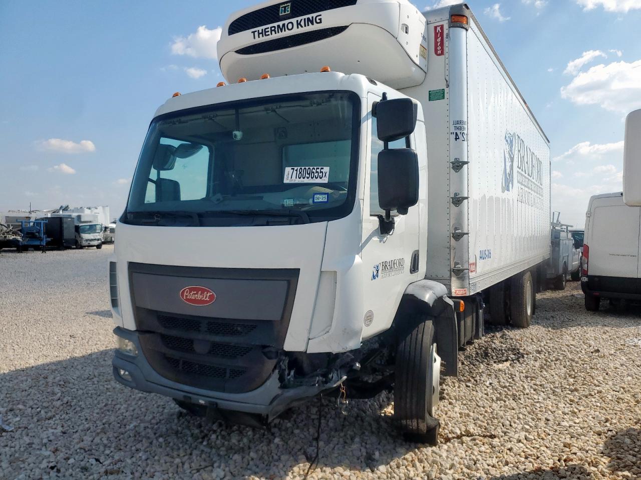 Peterbilt 220 Image 10