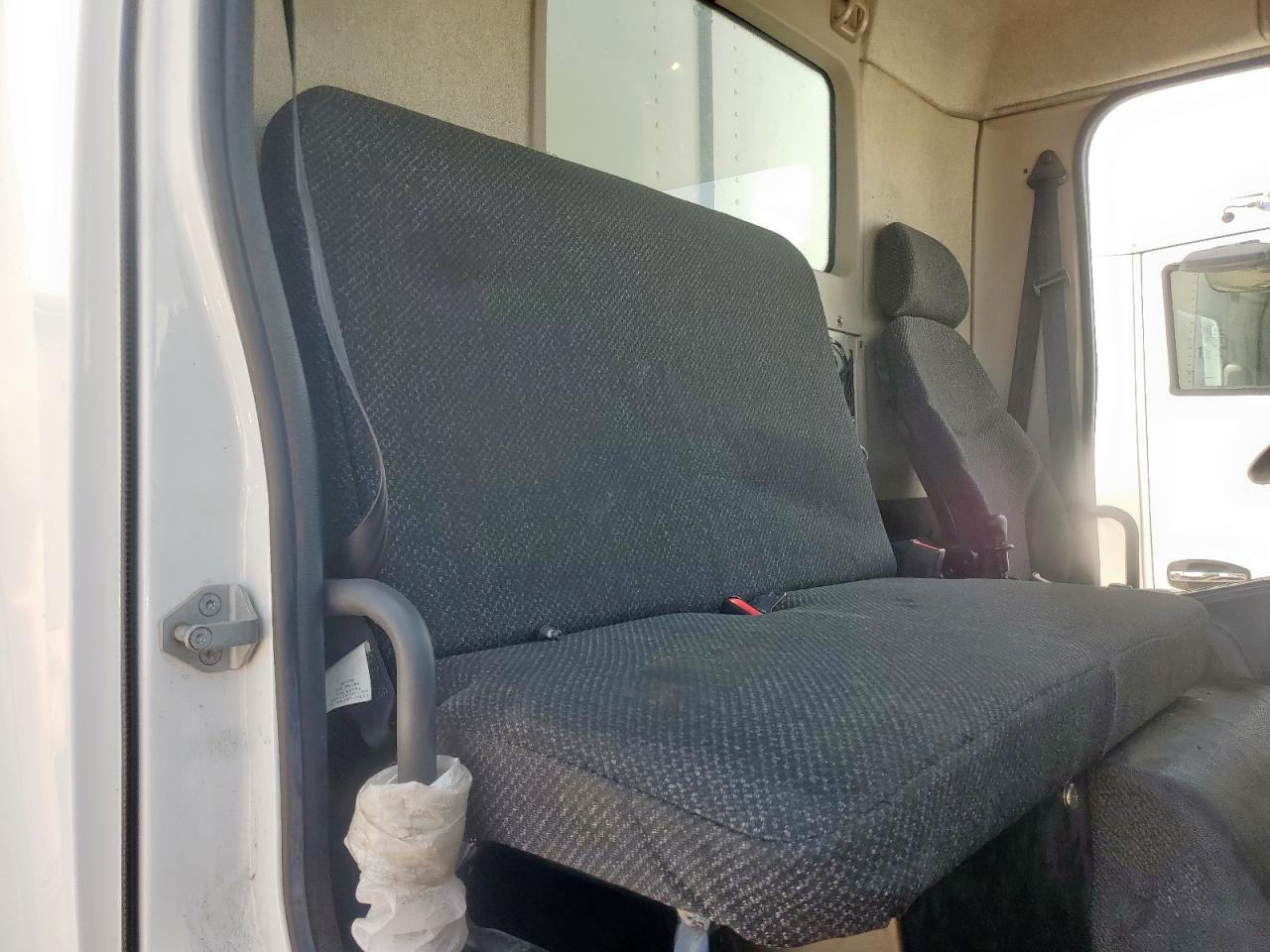 Peterbilt 220 Image 5