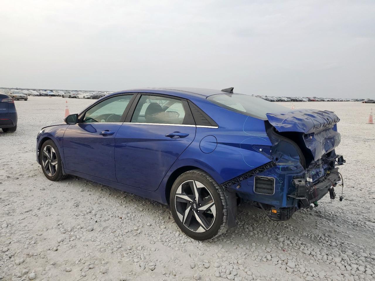 Hyundai ELANTRA Limited Image 2