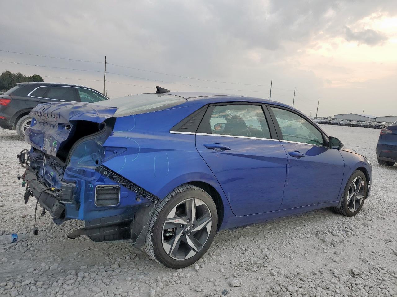 Hyundai ELANTRA Limited Image 3