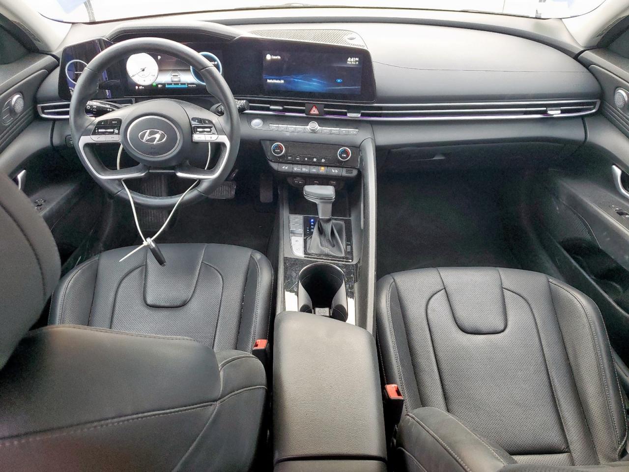 Hyundai ELANTRA Limited Image 8