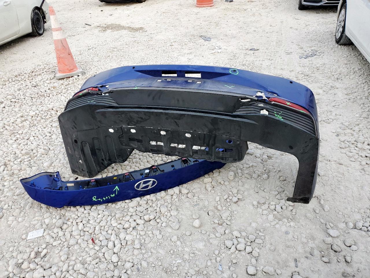 Hyundai ELANTRA Limited Image 6