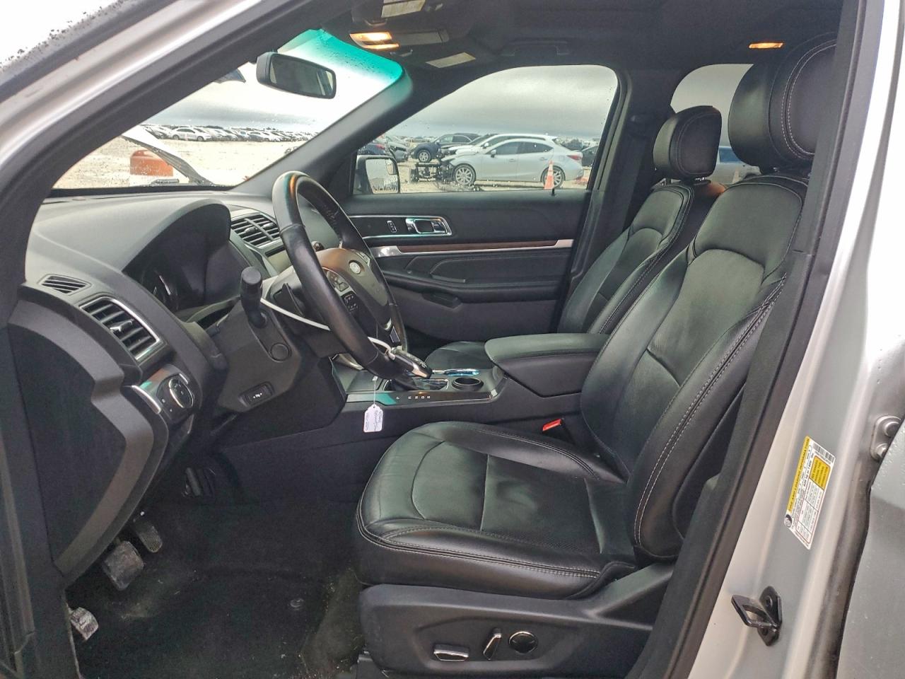 Ford Explorer Limited Image 5