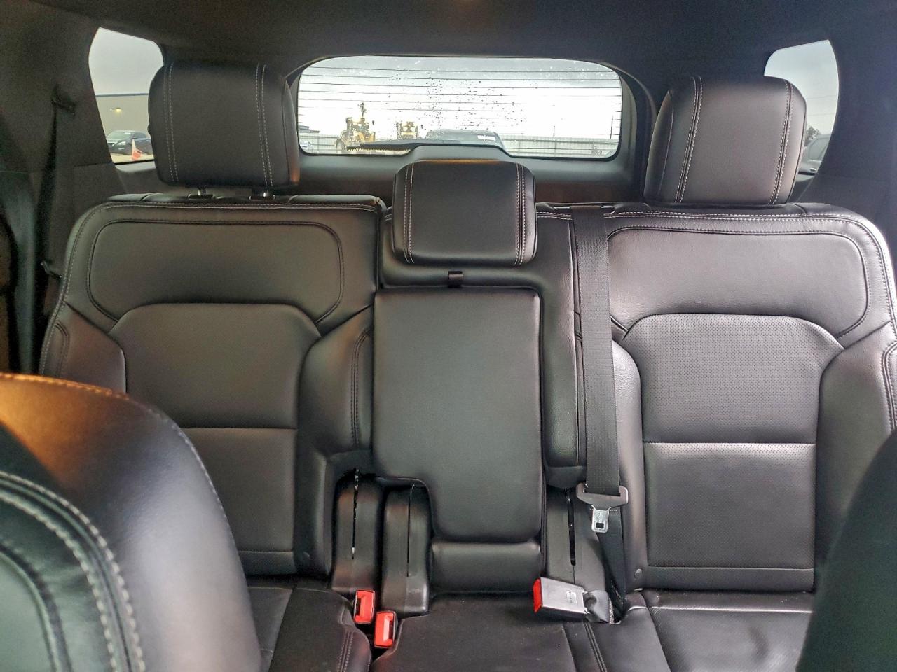 Ford Explorer Limited Image 13