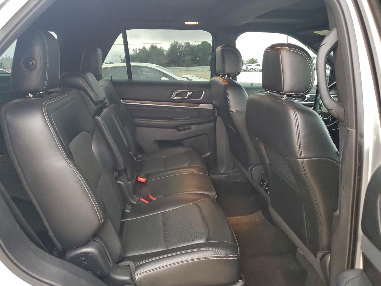 Ford Explorer Limited Image 6