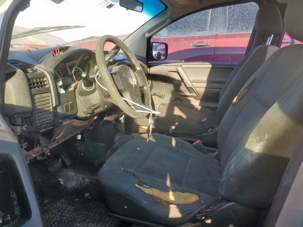 Nissan Titan Xe Image 10