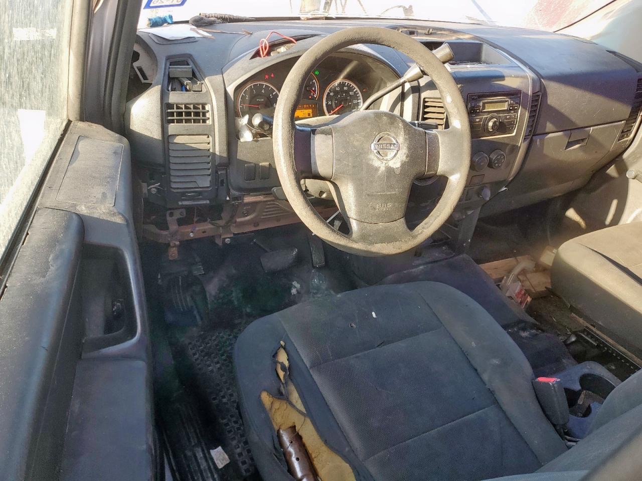 Nissan Titan Xe Image 9