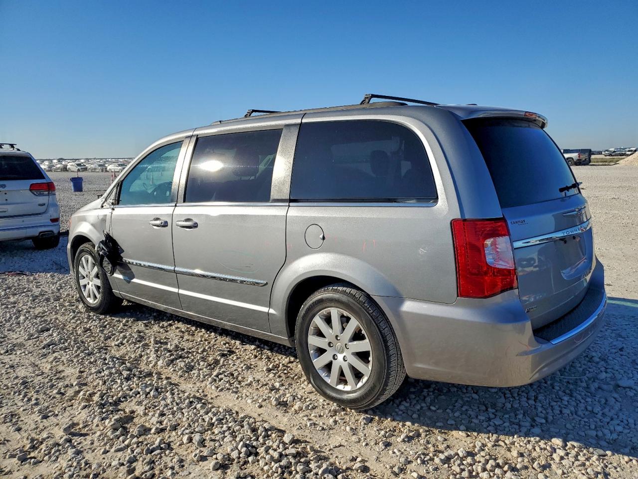 Chrysler Minivan Touring Image 4