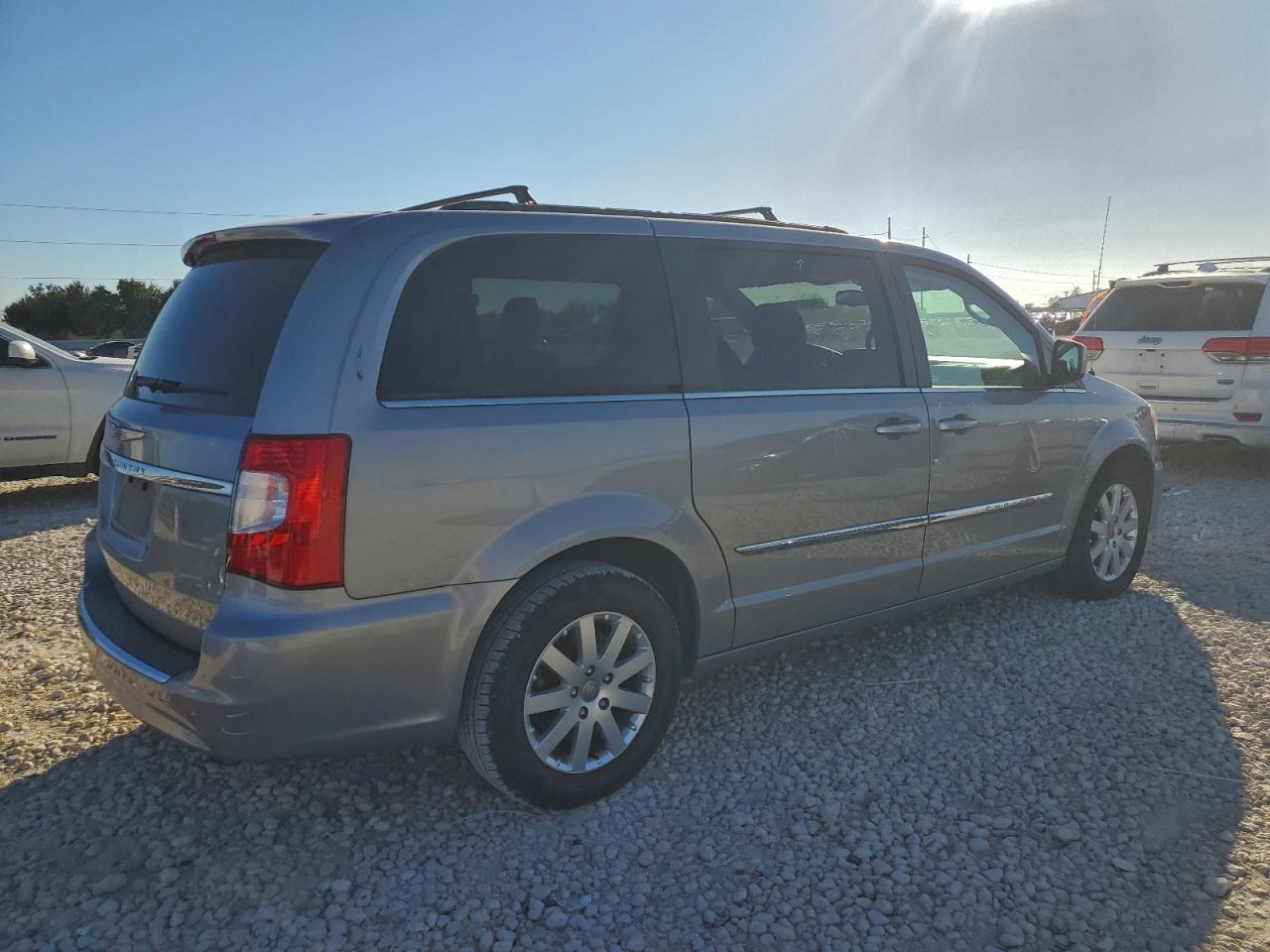 Chrysler Minivan Touring Image 6