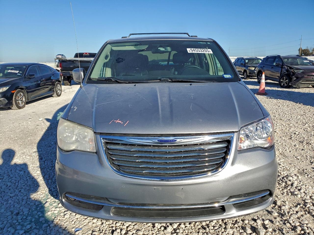 Chrysler Minivan Touring Image 7