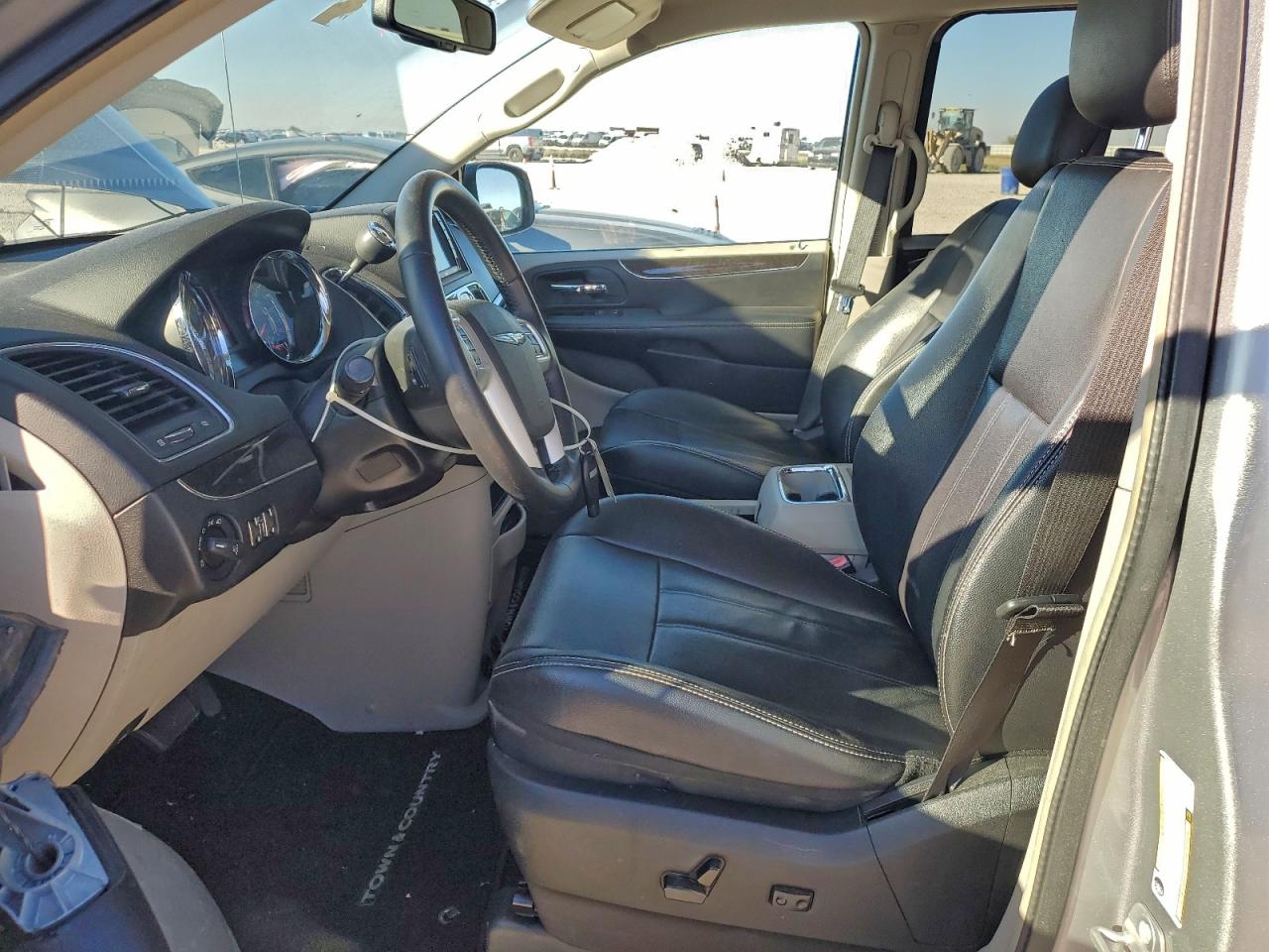 Chrysler Minivan Touring Image 8