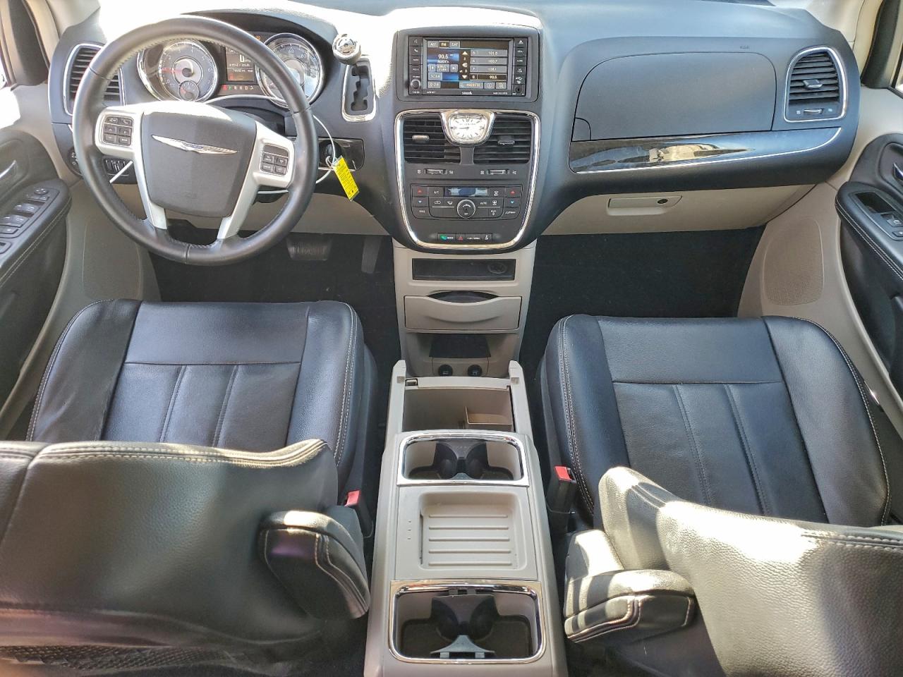 Chrysler Minivan Touring Image 10