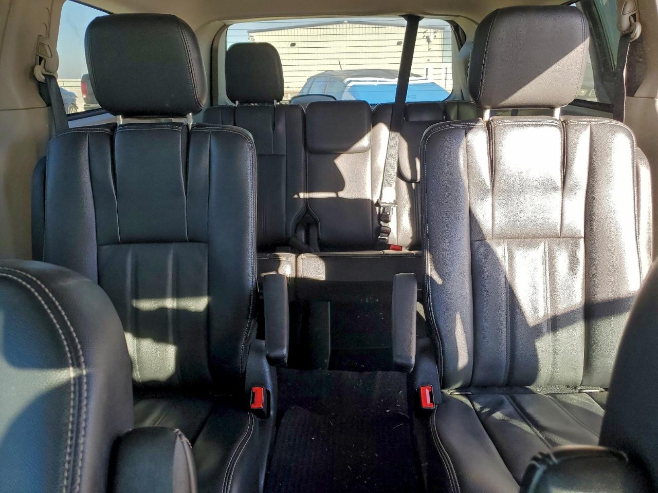 Chrysler Minivan Touring Image 12