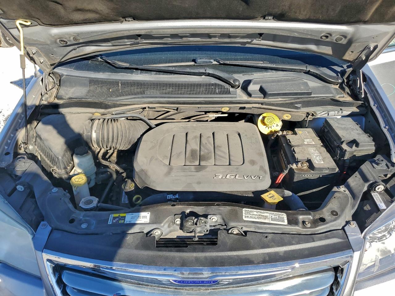 Chrysler Minivan Touring Image 2