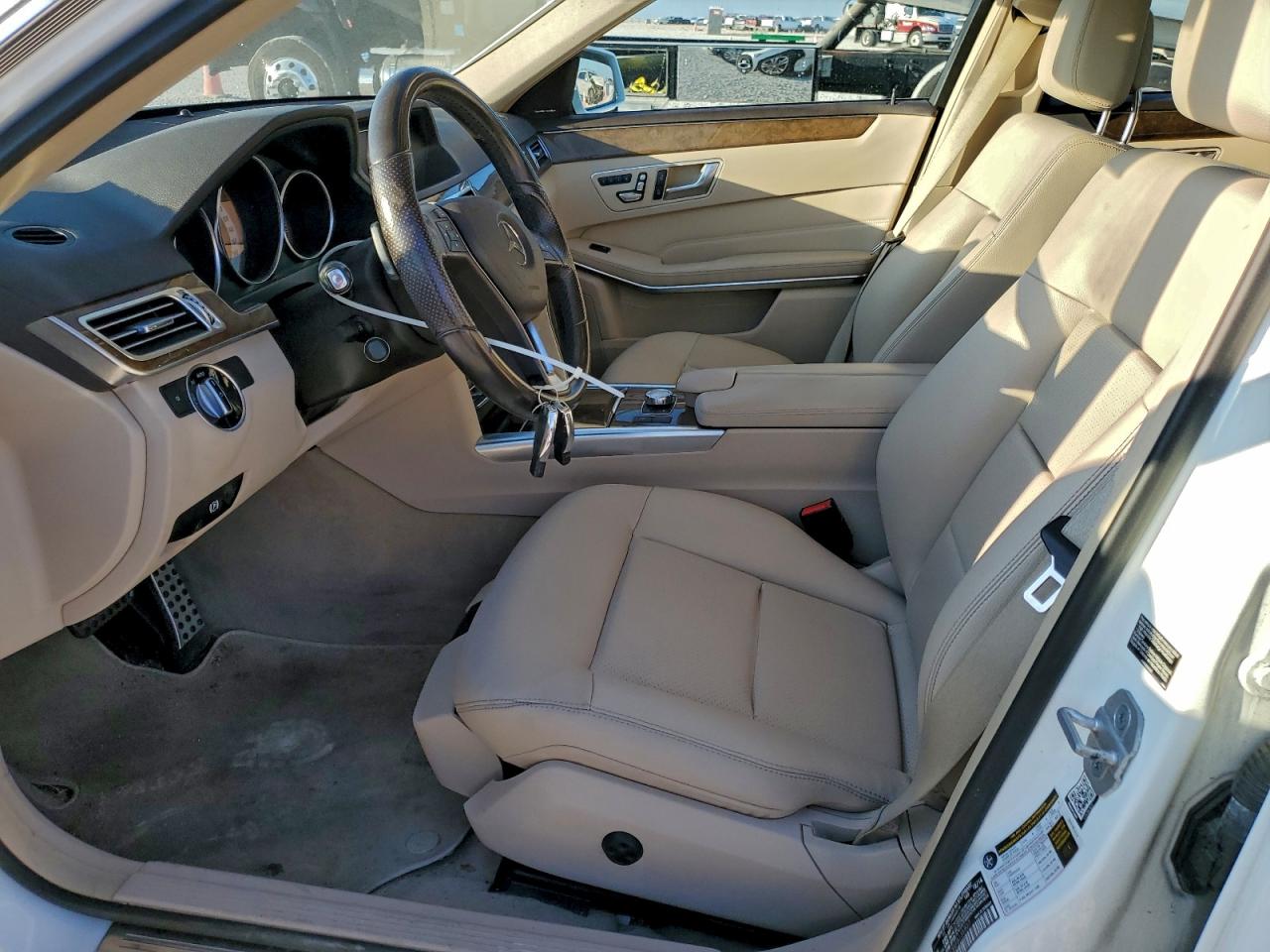 Mercedes-Benz E-Class 350 Image 10