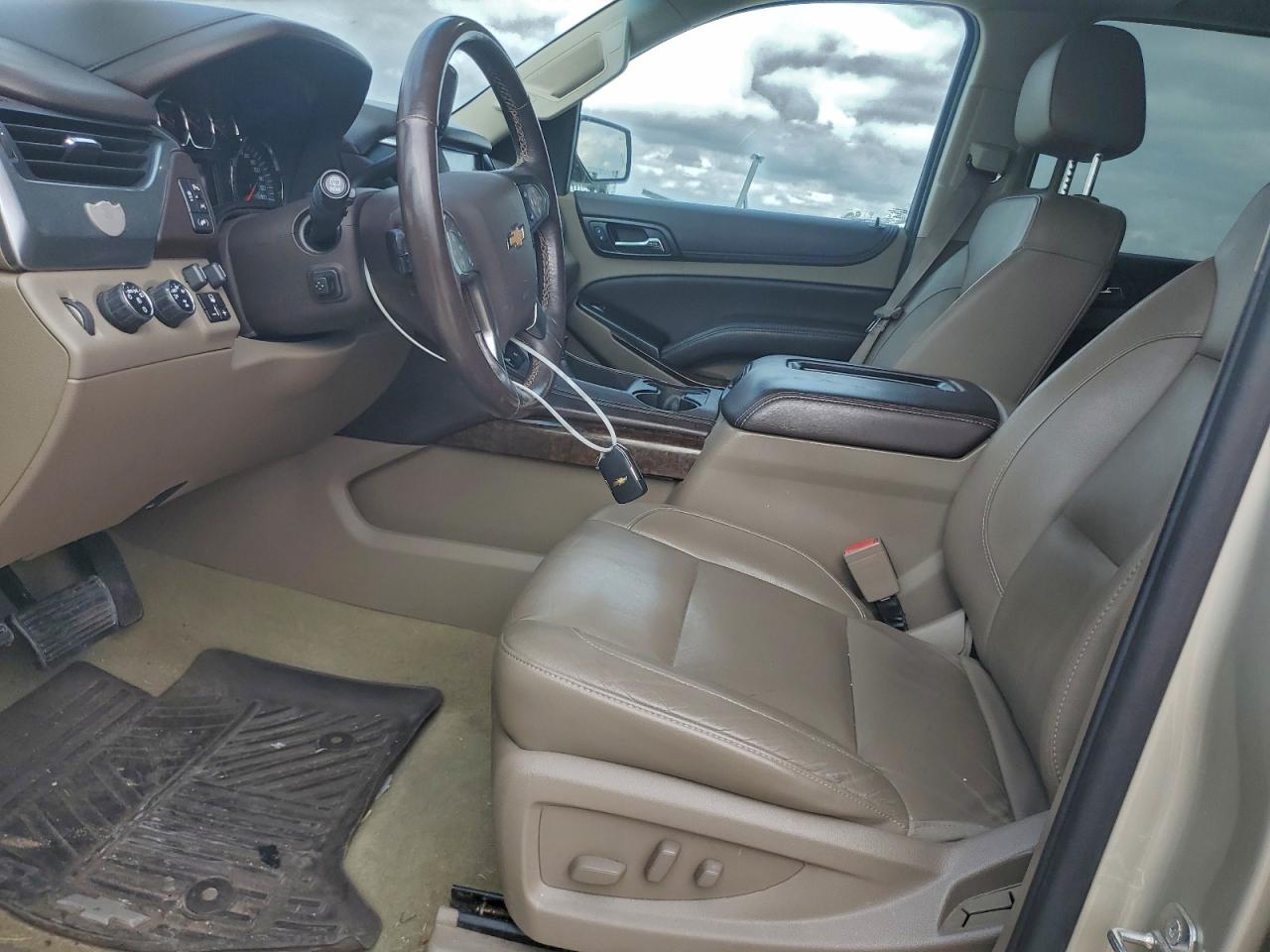 Chevrolet Suburban K1500 Lt Image 6