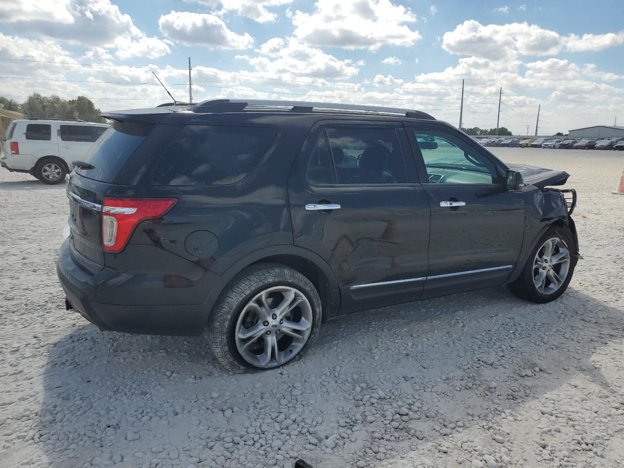 Ford Explorer Limited Image 13