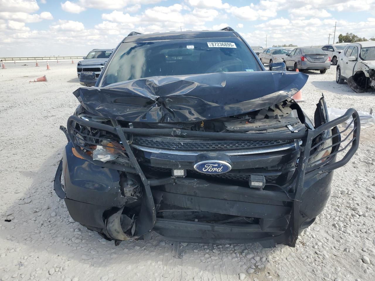 Ford Explorer Limited Image 12