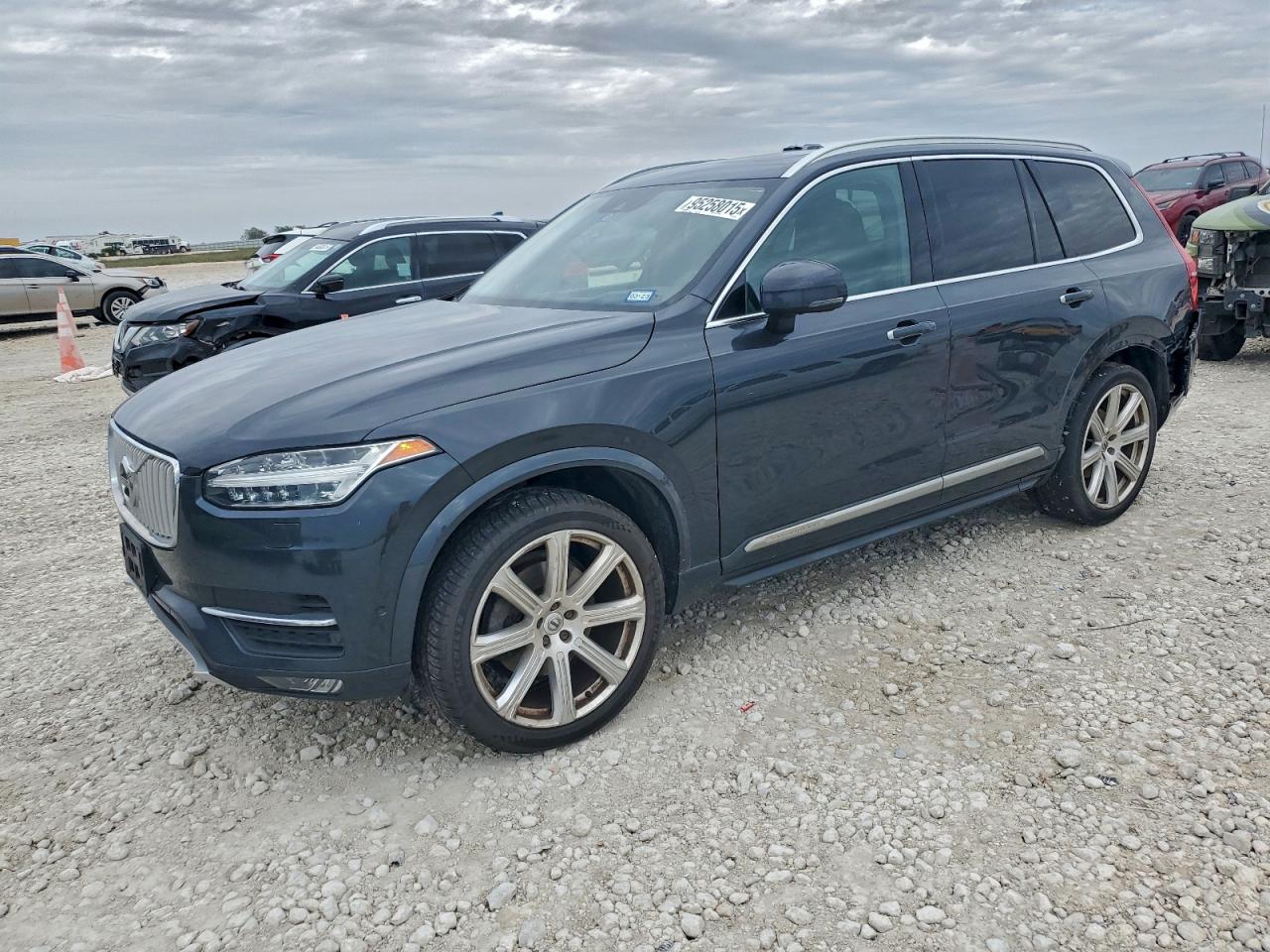 Volvo XC90 T6 Image 1