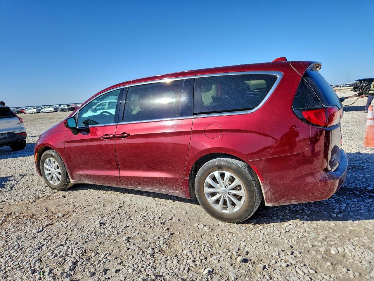Chrysler Pacifica Touring Image 5