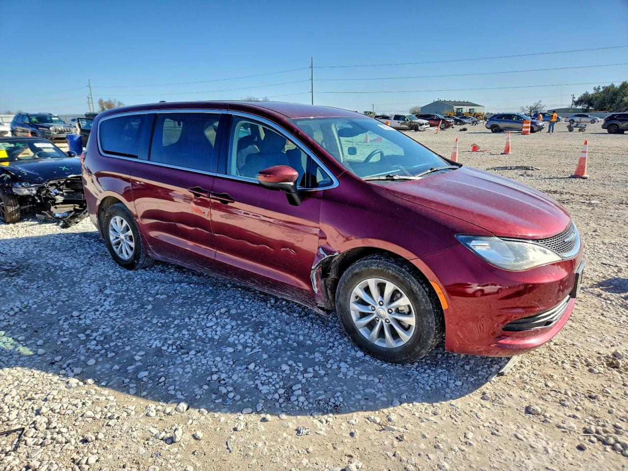 Chrysler Pacifica Touring Image 2