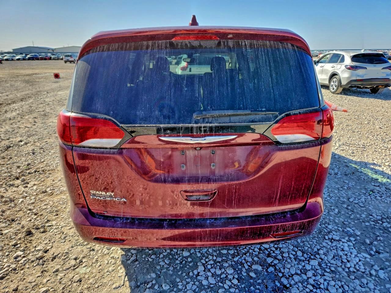 Chrysler Pacifica Touring Image 11