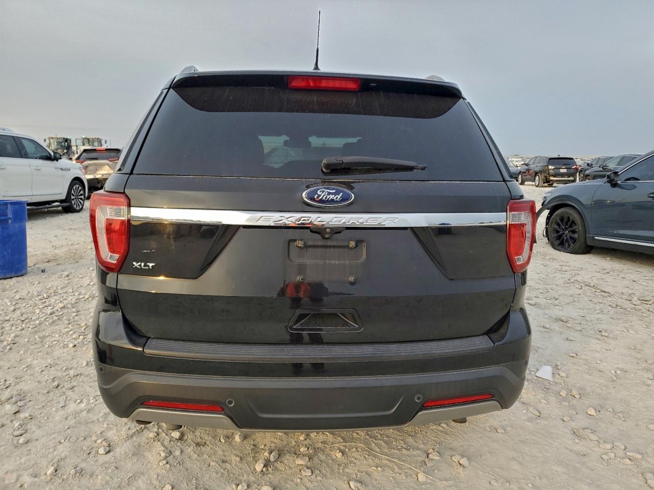 Ford Explorer Xlt Image 8