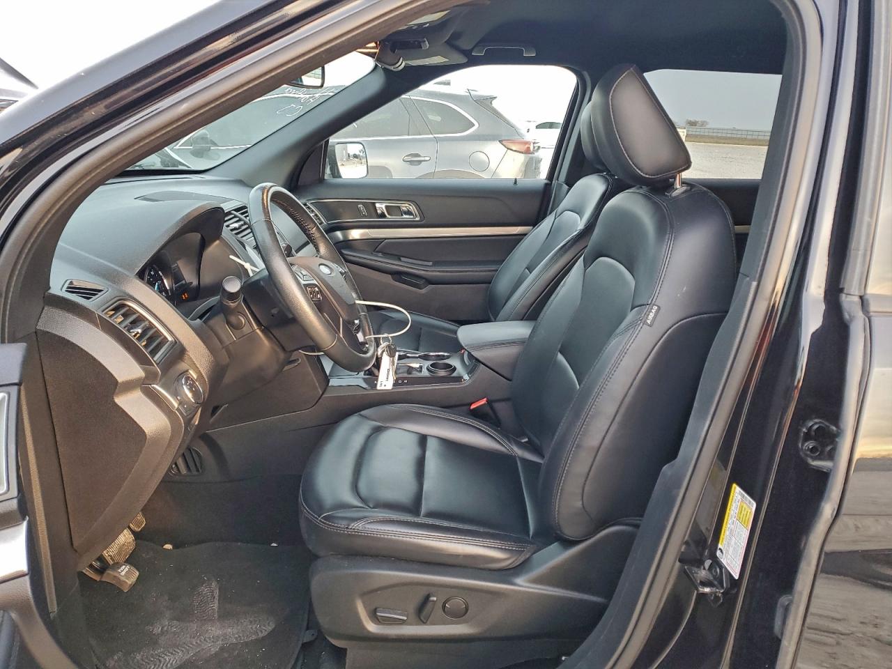 Ford Explorer Xlt Image 13