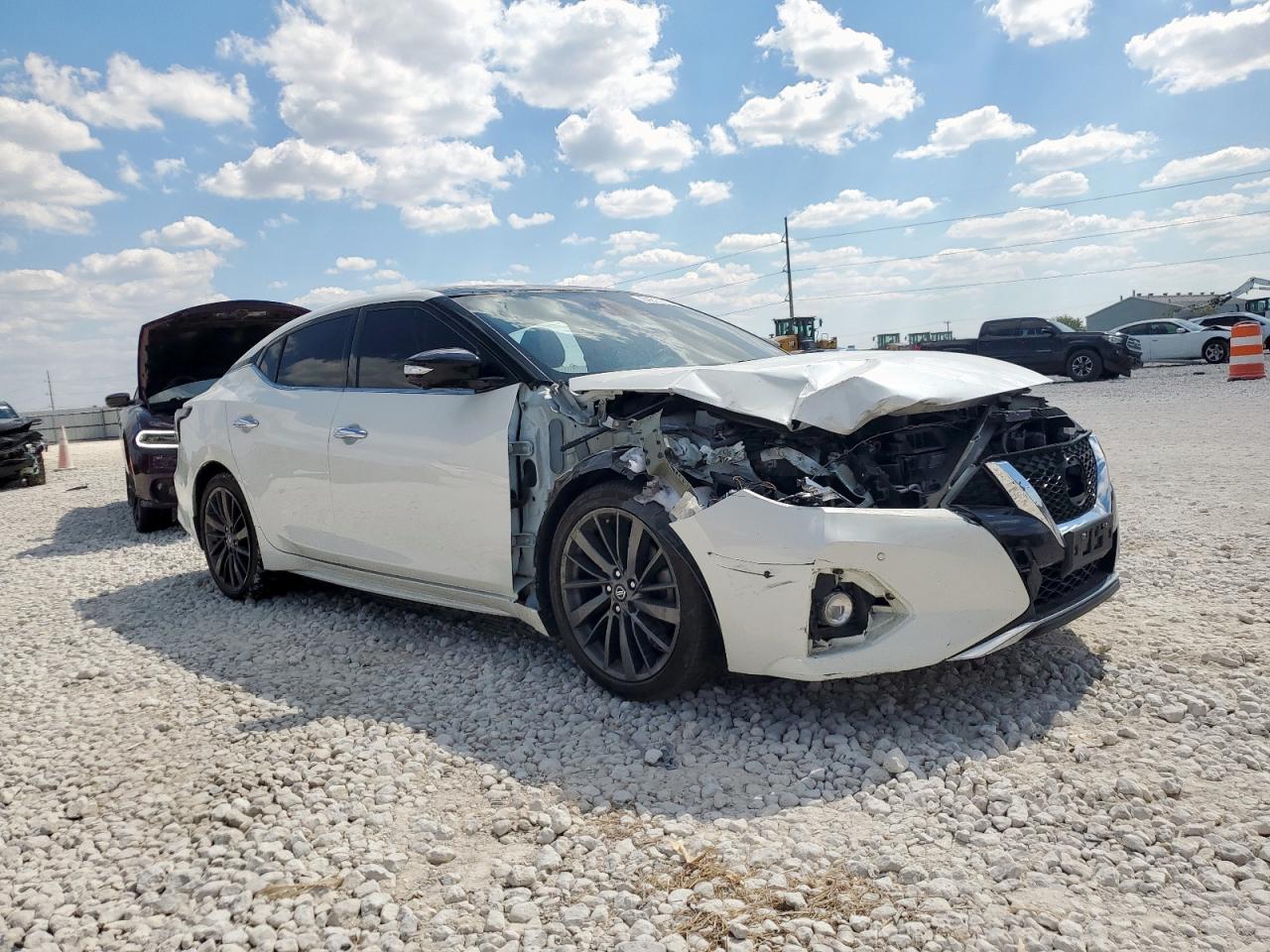 Nissan Maxima Platinum Image 11