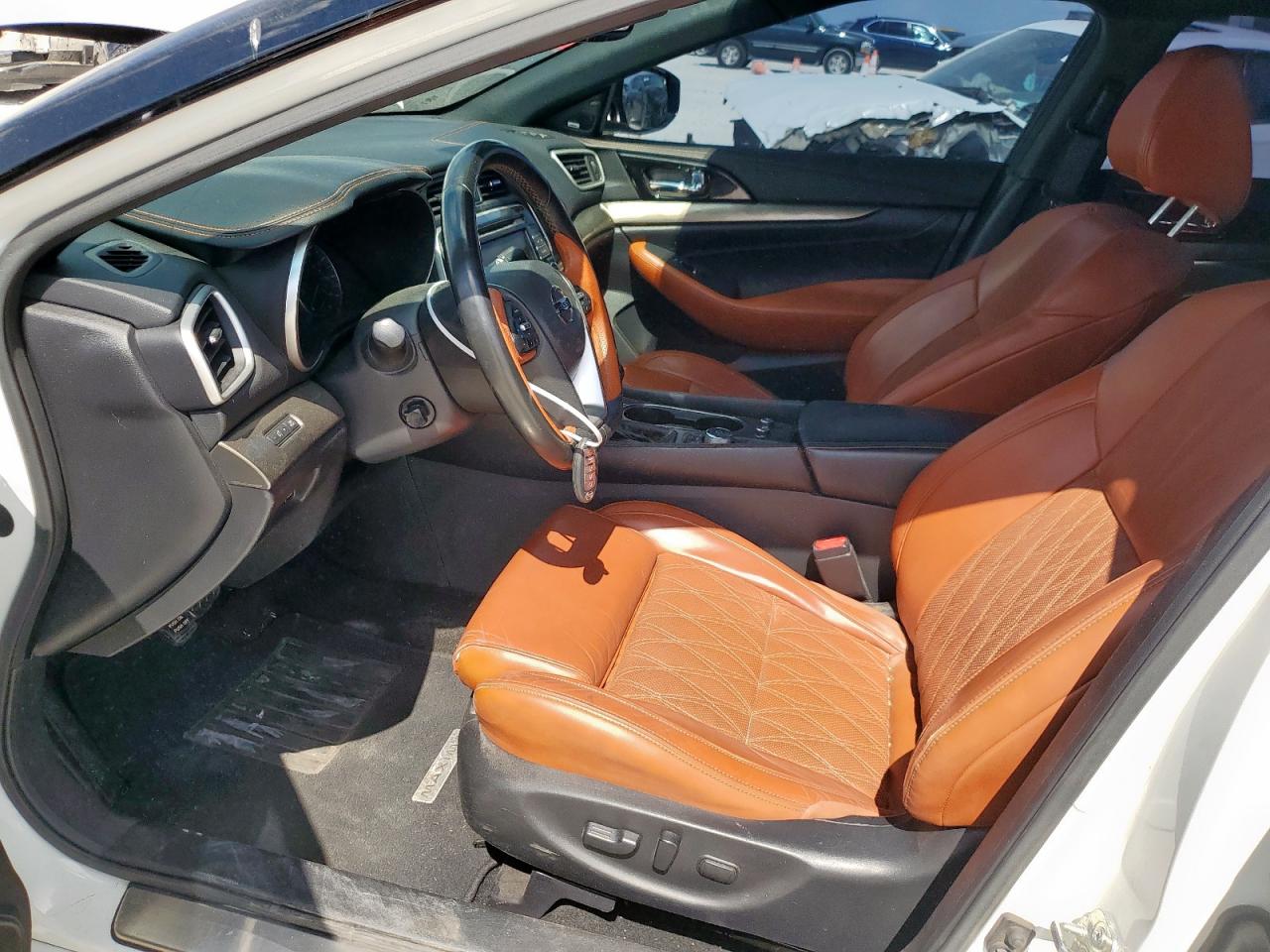 Nissan Maxima Platinum Image 5