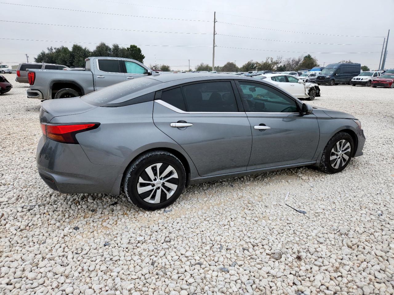 Nissan Altima S Image 9