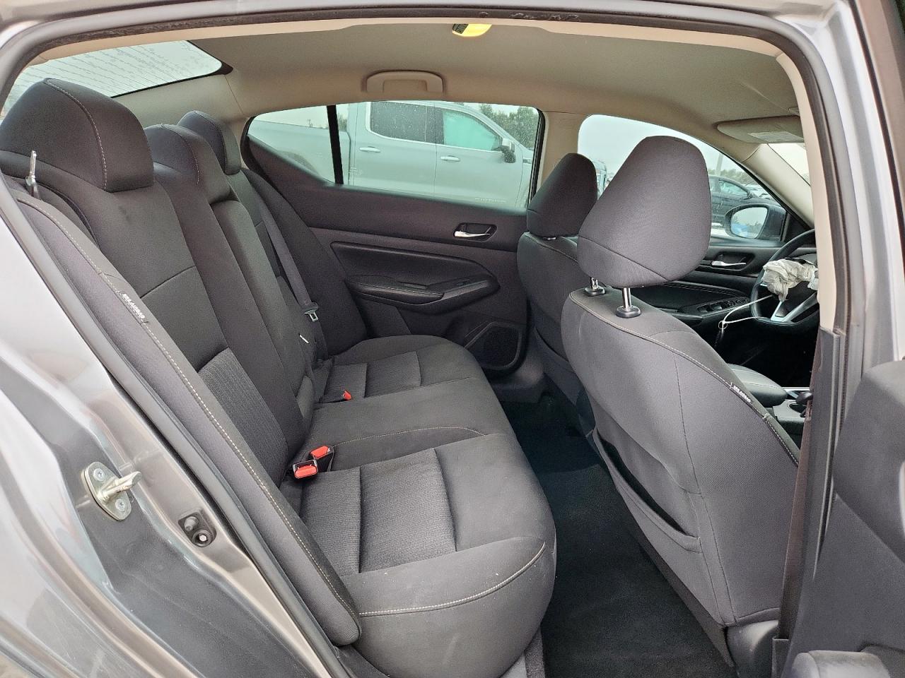 Nissan Altima S Image 10