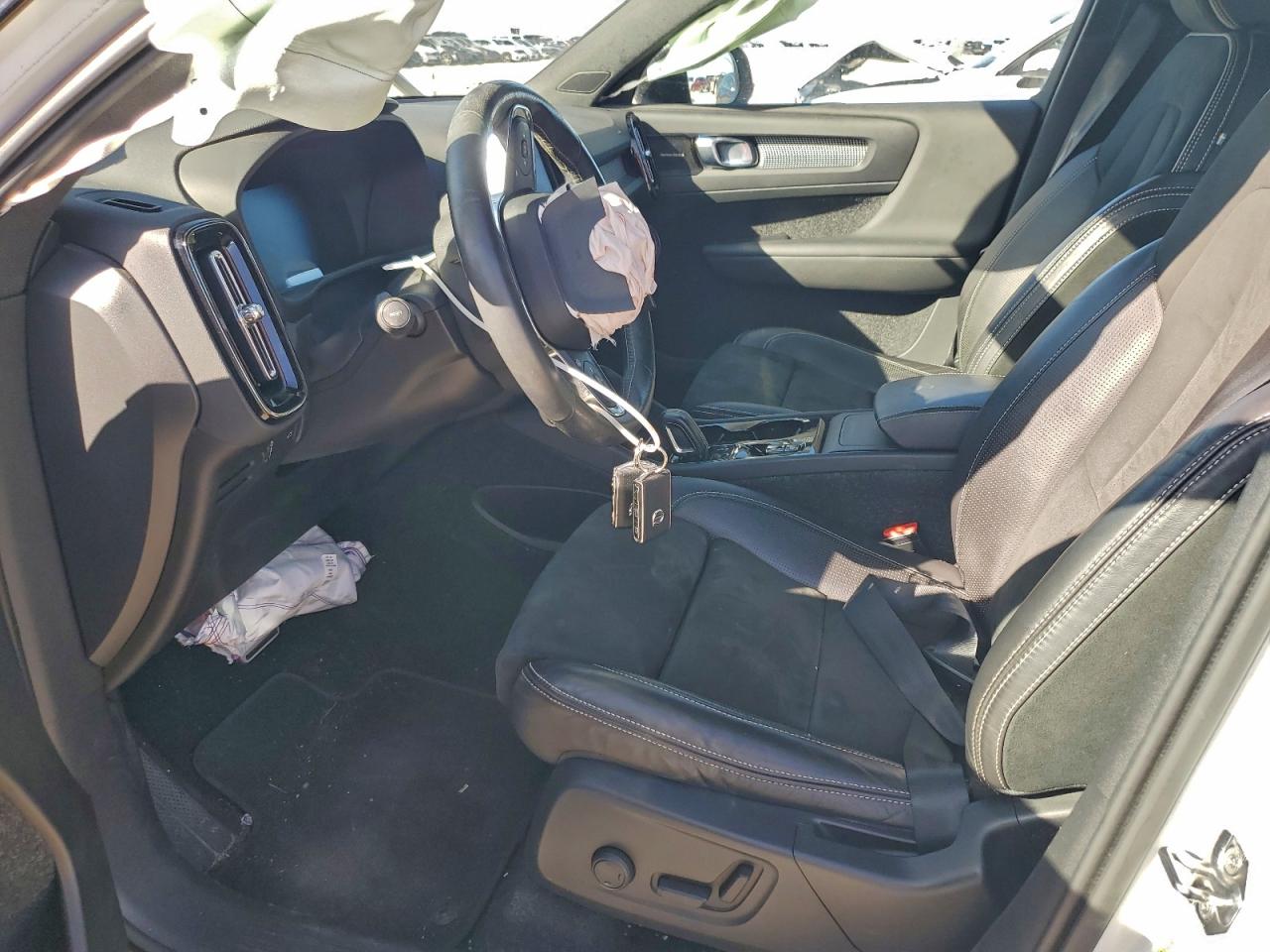 Volvo XC40 T5 R-design Image 4