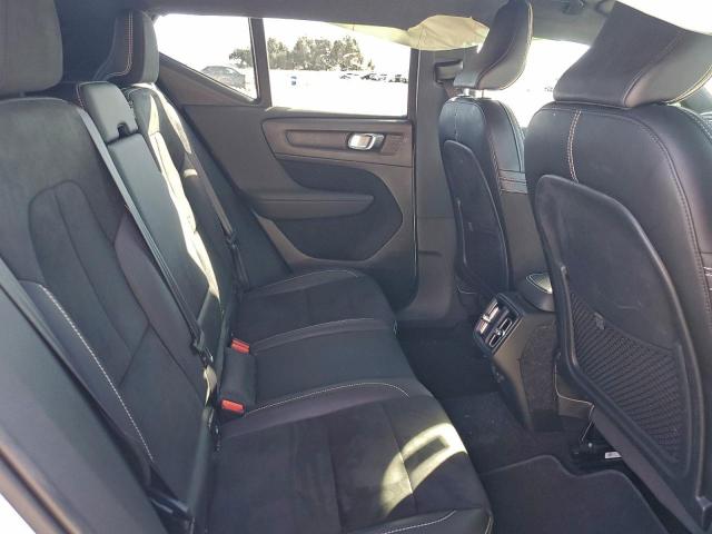 Volvo XC40 T5 R-design Image 2