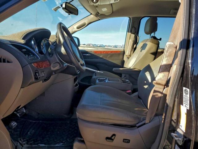 Chrysler Minivan Touring Image 3